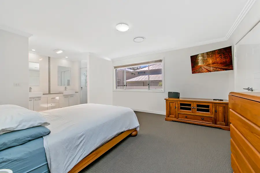 14 Chessington Terrace, Beaumont Hills Sold by Louis Carr Real Estate - image 7