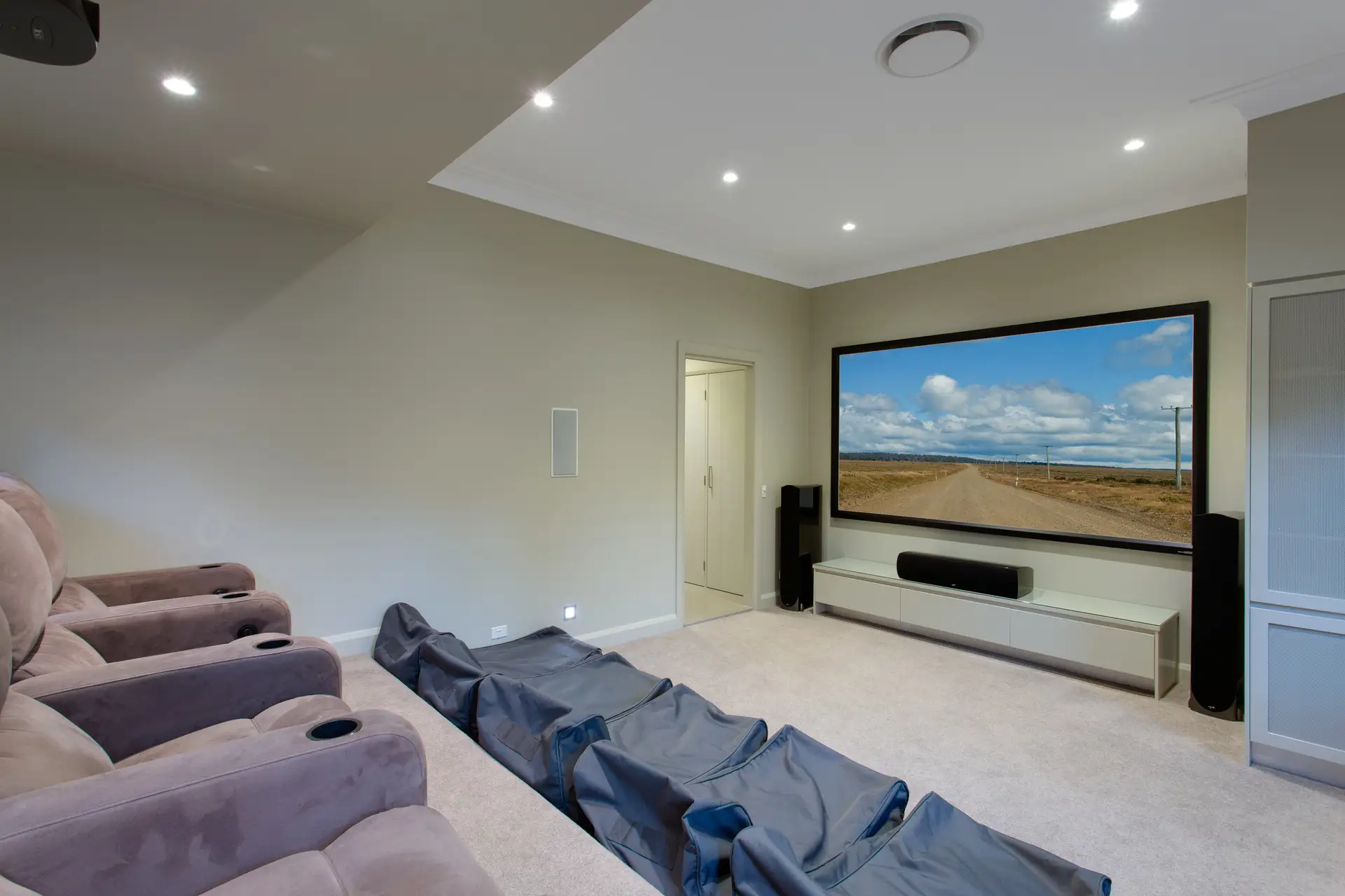 81 New Farm Road, West Pennant Hills Sold by Louis Carr Real Estate - image 3