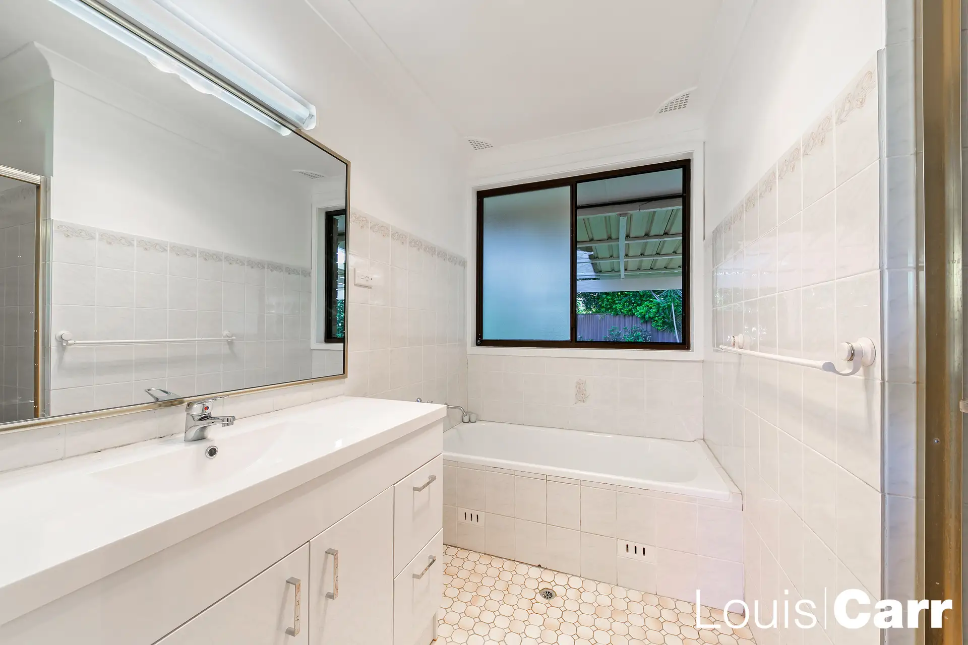 24 Nathaniel Parade, Kings Langley Sold by Louis Carr Real Estate - image 9