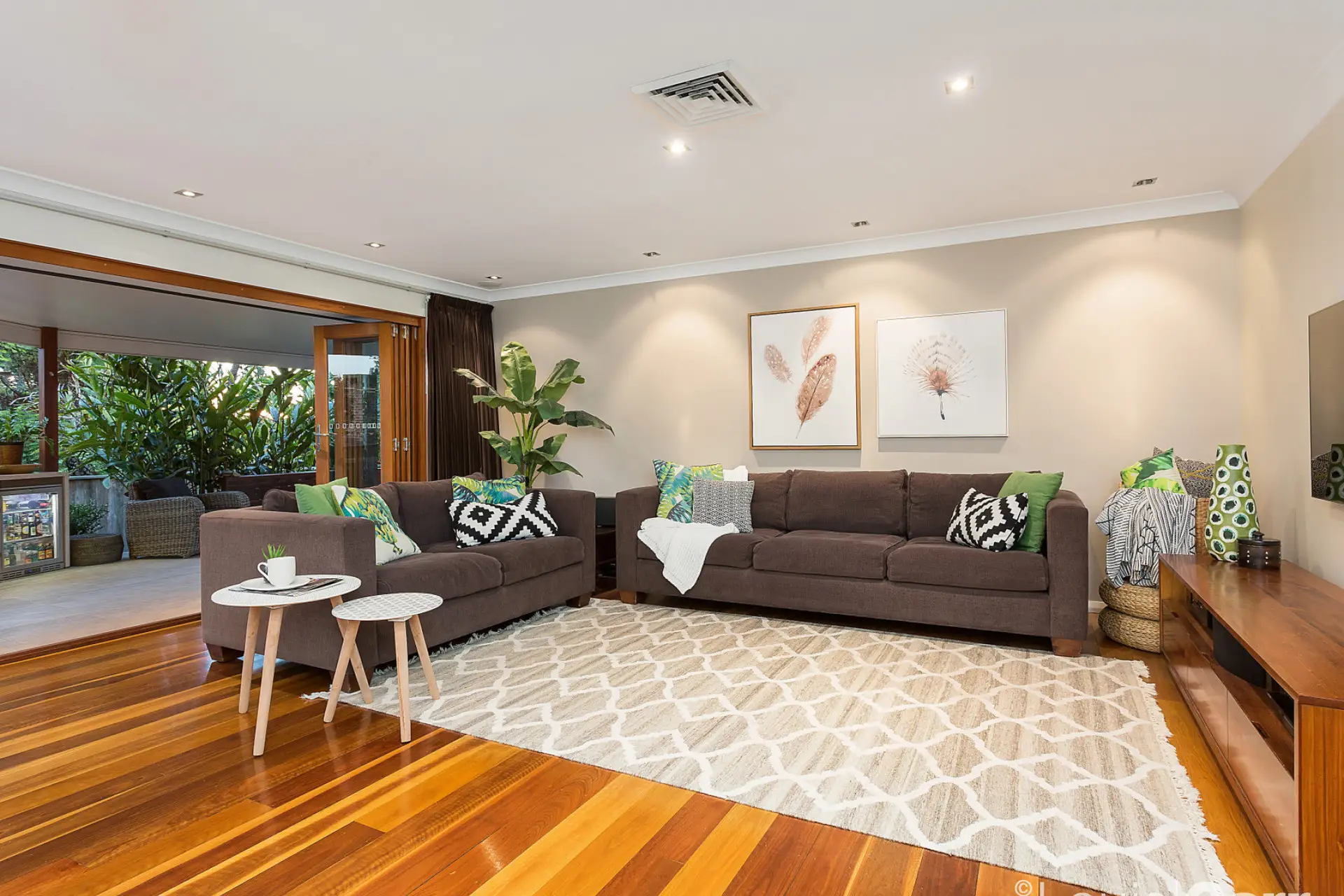 72 Gooraway Drive, Castle Hill Leased by Louis Carr Real Estate - image 2