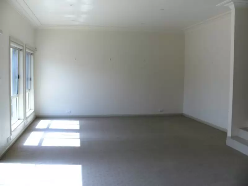 19 Government Farm Crescent, Castle Hill Leased by Louis Carr Real Estate - image 7