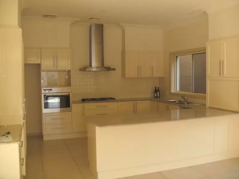 19 Government Farm Crescent, Castle Hill Leased by Louis Carr Real Estate - image 3