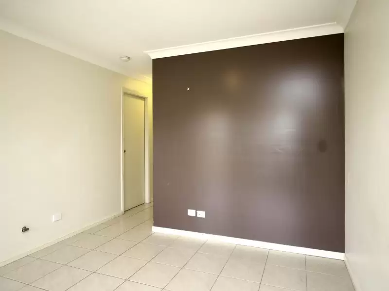 4/38 Hillcrest Road, Quakers Hill Leased by Louis Carr Real Estate - image 2