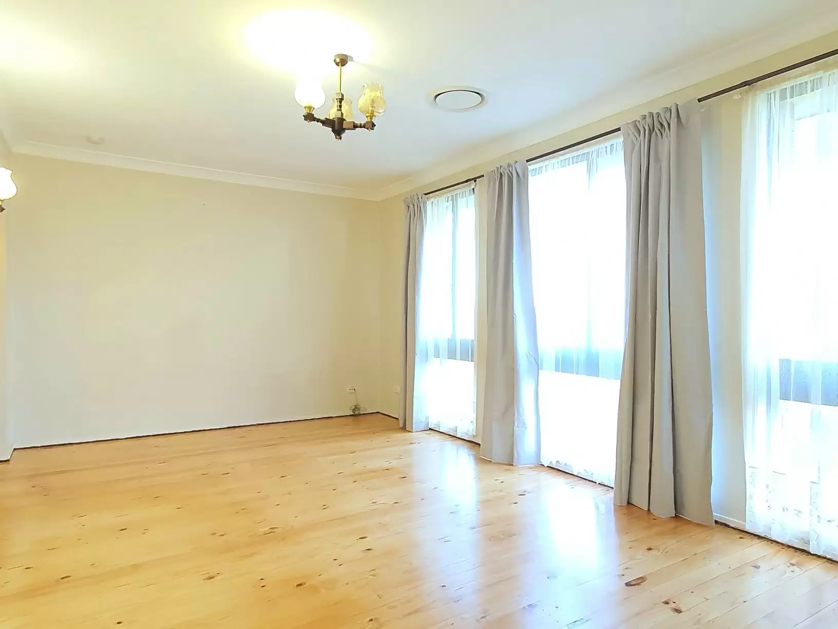 178 James Cook Drive, Kings Langley Leased by Louis Carr Real Estate - image 2