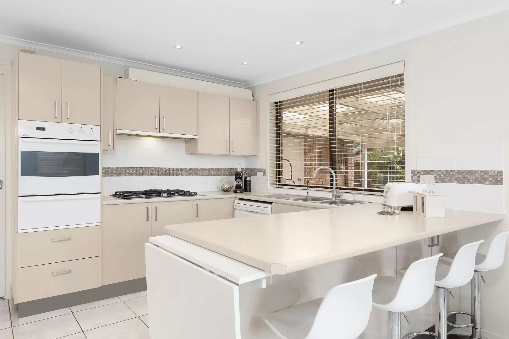 33 Wisteria Crescent, Cherrybrook Leased by Louis Carr Real Estate - image 2