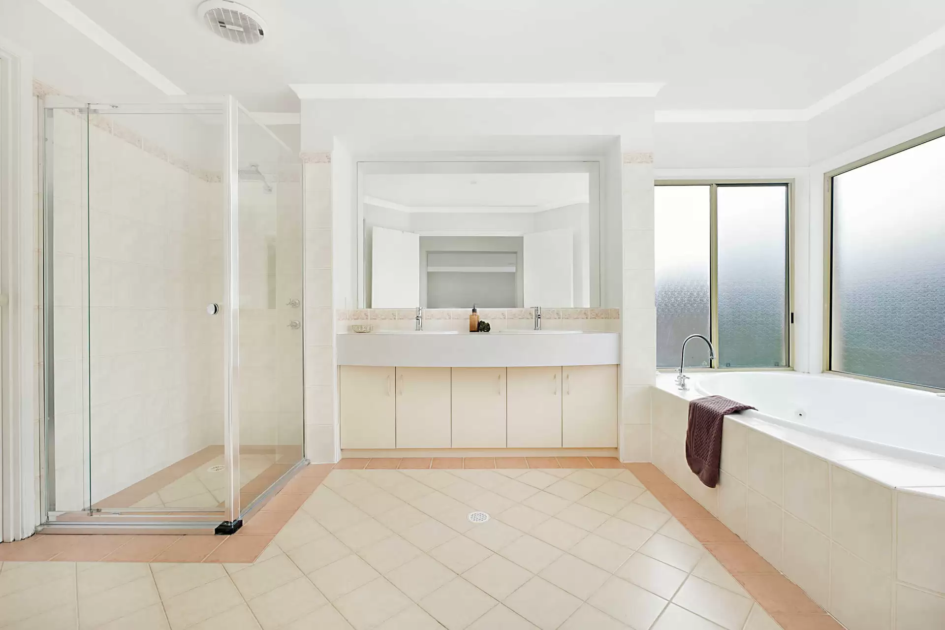22 Ben Place, Beaumont Hills Leased by Louis Carr Real Estate - image 2