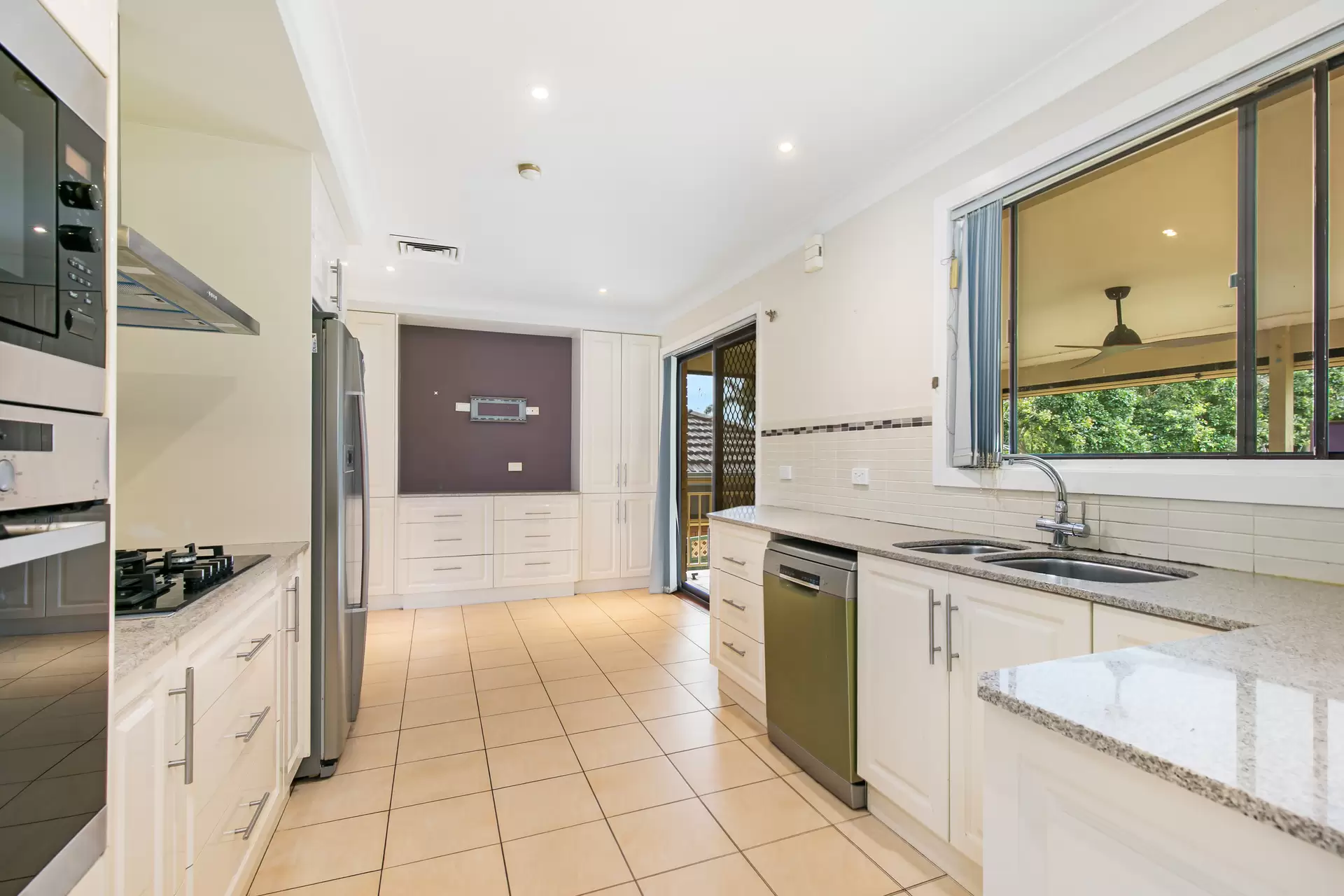 39 Carver Crescent, Baulkham Hills Leased by Louis Carr Real Estate - image 3