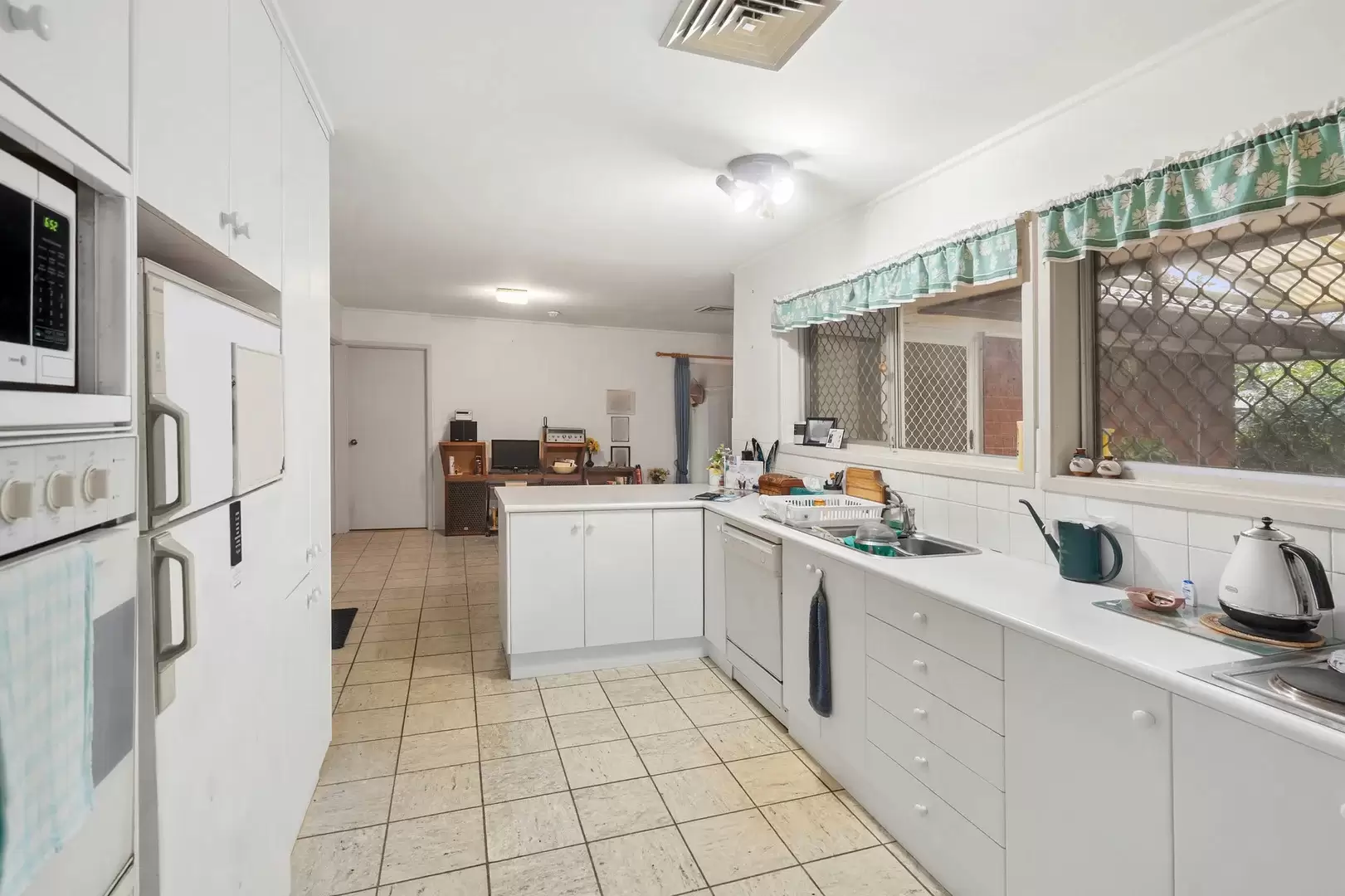 11 Parsonage Road, Castle Hill Leased by Louis Carr Real Estate - image 2