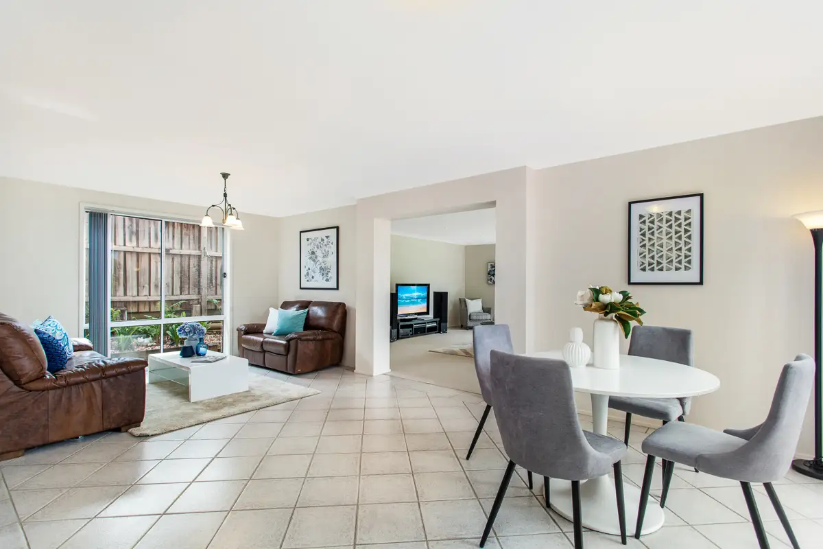 12 Grovewood Place, Castle Hill Sold by Louis Carr Real Estate - image 3