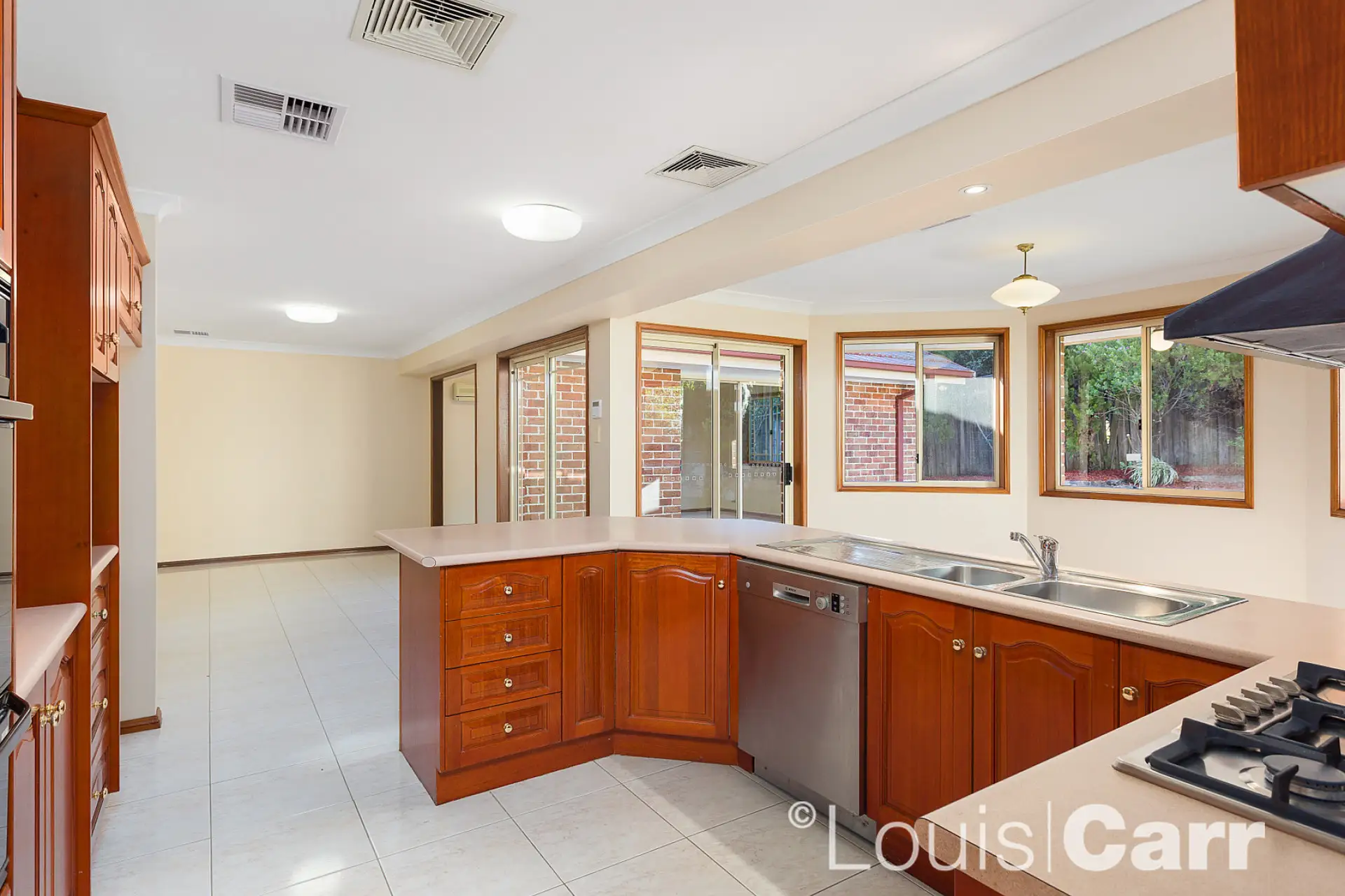 9 Parkwood Close, Castle Hill Sold by Louis Carr Real Estate - image 2